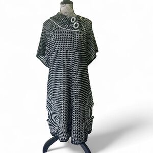 Shoreline Black and White Patterned Sweater Dress with large Pockets NWT Size 2X